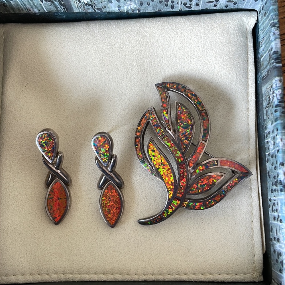 Vintage brooch and earring set.